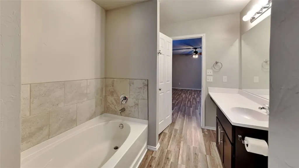 Photo 12 — 1901 W Autumn Way, Mustang, OK 73064