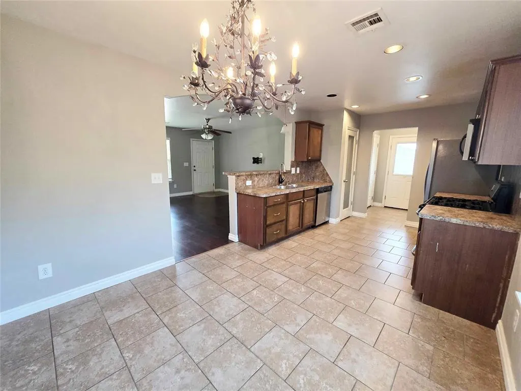 Photo 6 — 6117 Cielo Terrace, Oklahoma City, OK 73149