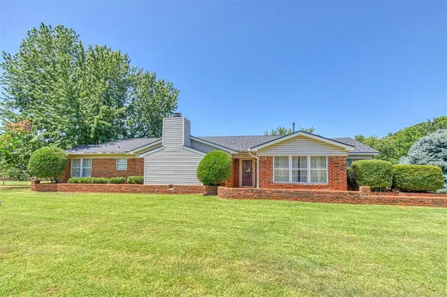 Photo 4 — 3400 NE 108th Avenue, Norman, OK 73026