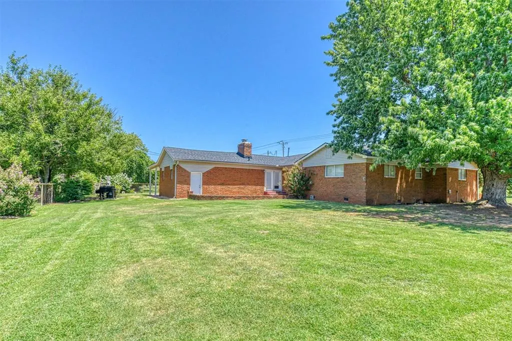 Photo 9 — 3400 NE 108th Avenue, Norman, OK 73026