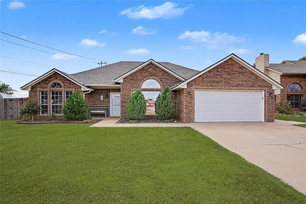 Front exterior — 904 N Towne Circle, Altus, OK 73521