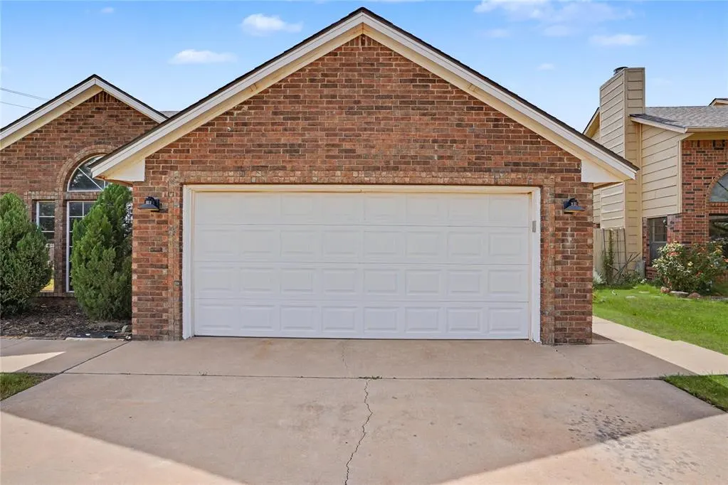 Photo 3 — 904 N Towne Circle, Altus, OK 73521
