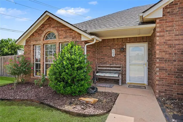 Photo 5 — 904 N Towne Circle, Altus, OK 73521
