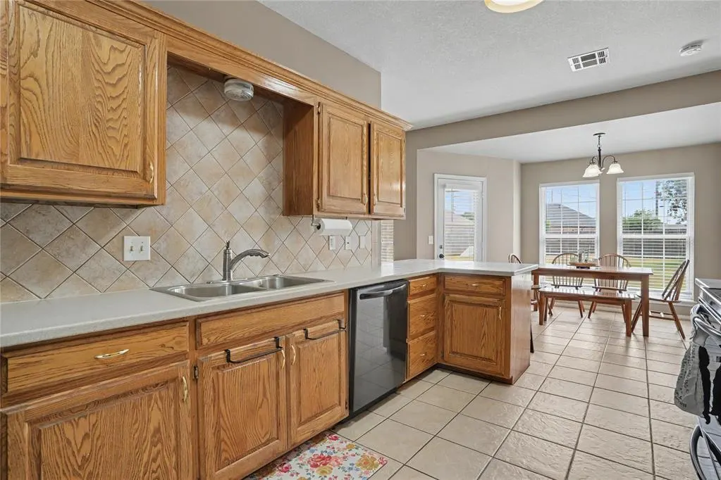 Photo 16 — 904 N Towne Circle, Altus, OK 73521