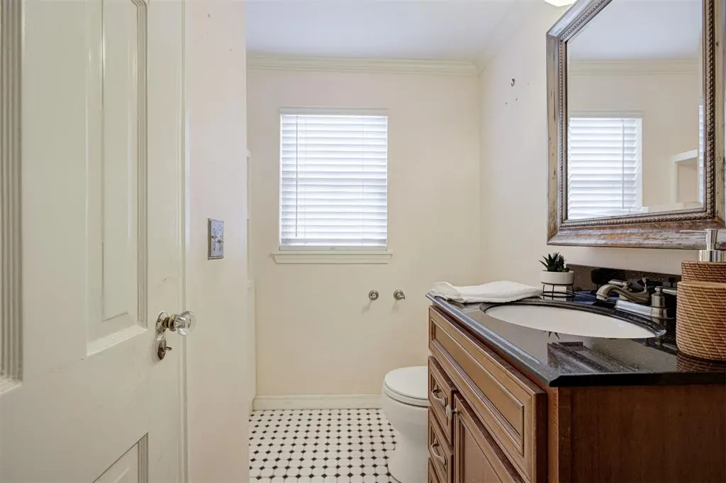 Photo 33 — 2304 NW 25th Street, Oklahoma City, OK 73107