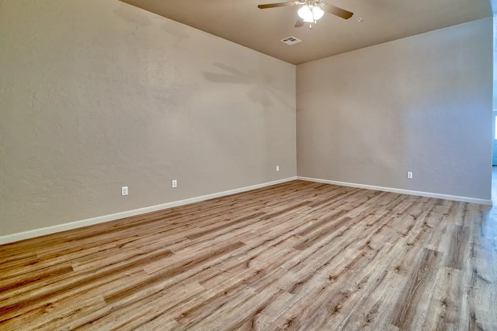 Photo 5 — 1526 S 7th Street, Kingfisher, OK 73750