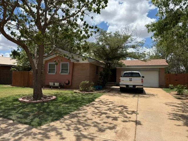Front exterior — 1216 E Karen Drive, Altus, OK 73521