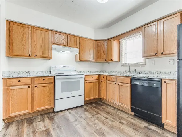 Photo 7 — 2915 NW Grand Boulevard, Oklahoma City, OK 73116