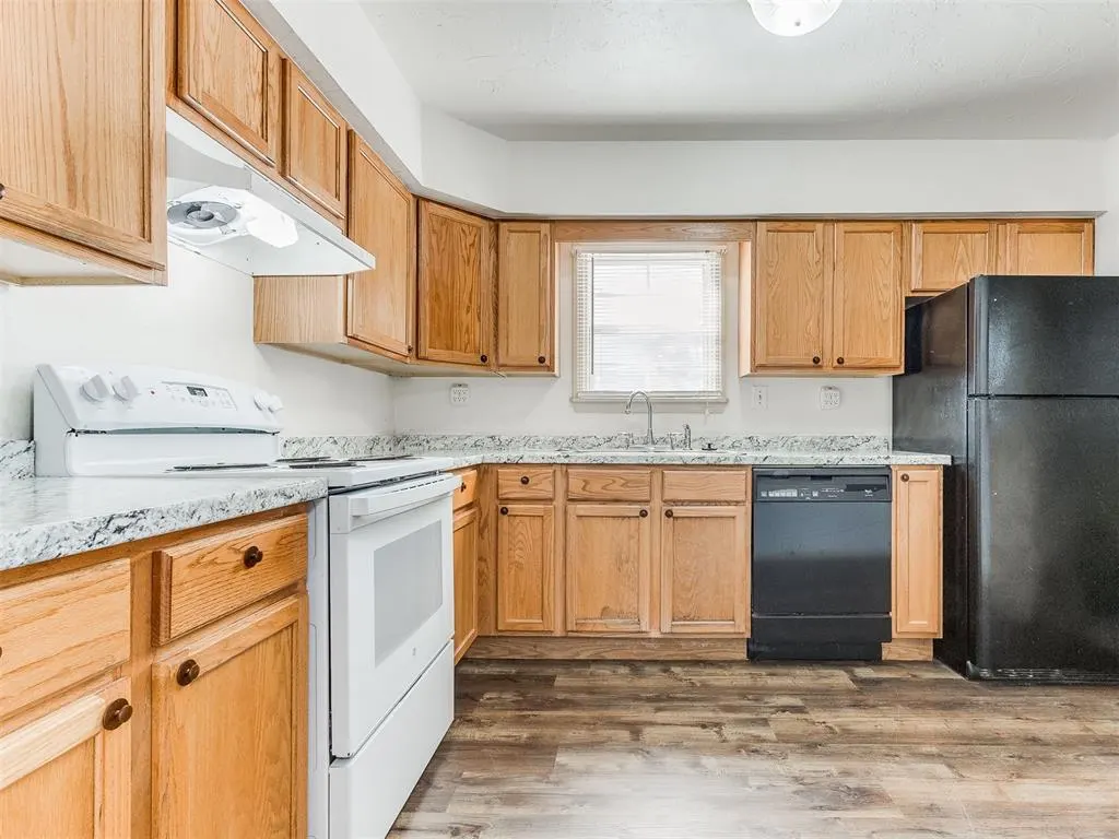 Photo 8 — 2915 NW Grand Boulevard, Oklahoma City, OK 73116