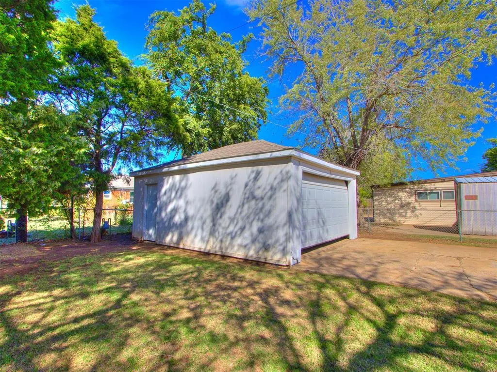 Photo 17 — 2915 NW Grand Boulevard, Oklahoma City, OK 73116