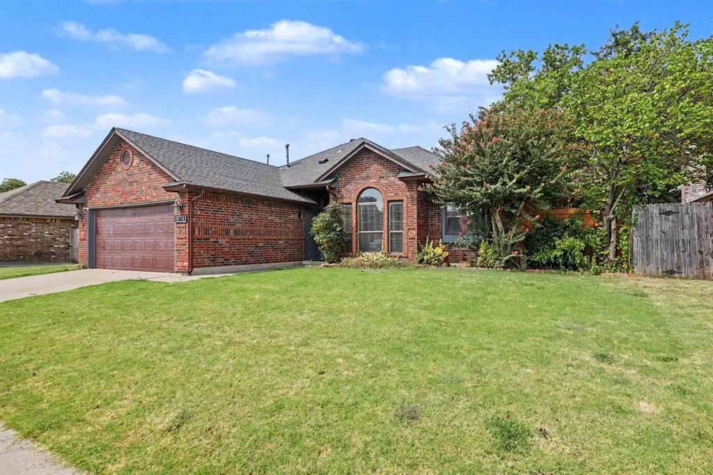 Photo 2 — 13113 Cloverleaf Lane, Oklahoma City, OK 73170