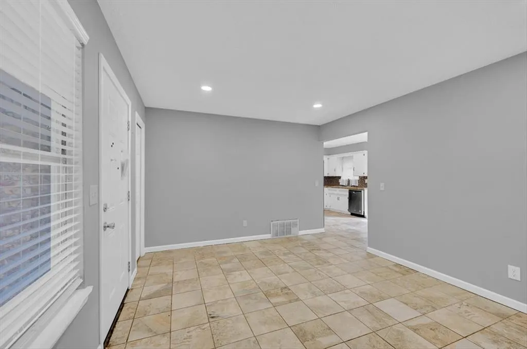 Photo 5 — 1100 Shalimar Drive, Oklahoma City, OK 73115