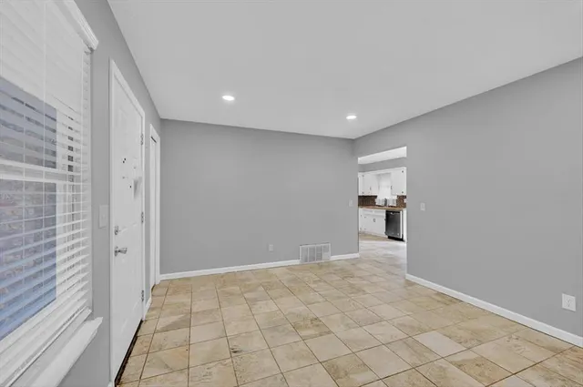 Photo 5 — 1100 Shalimar Drive, Oklahoma City, OK 73115