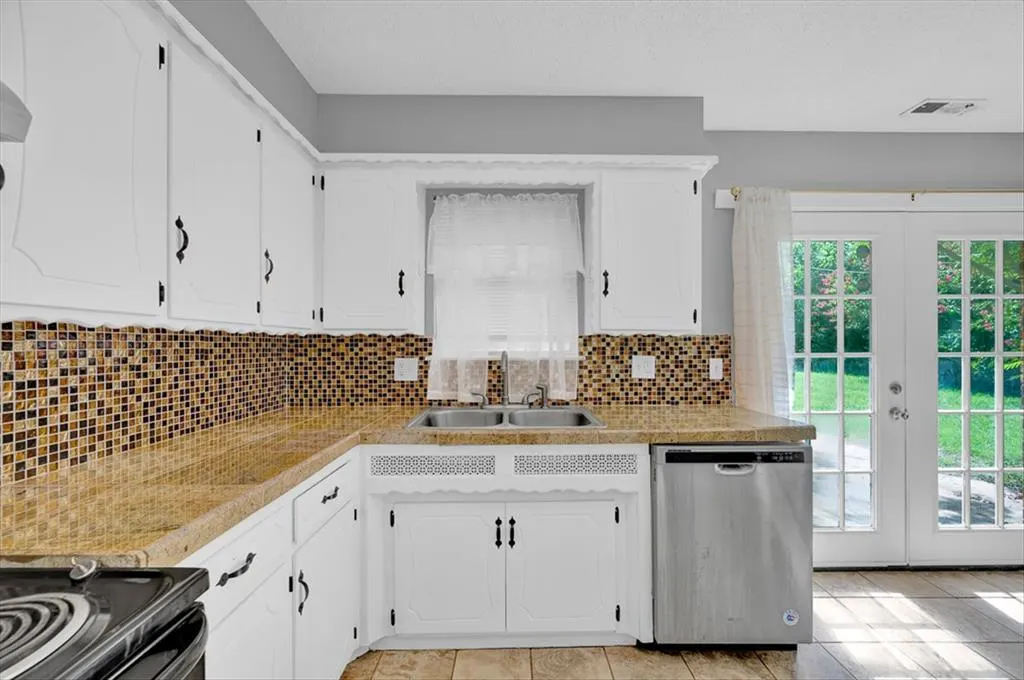 Photo 11 — 1100 Shalimar Drive, Oklahoma City, OK 73115