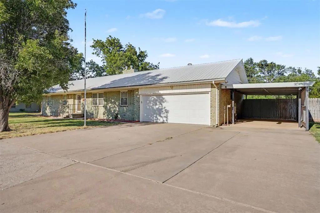 Front exterior — 992 Hughes Drive, Blair, OK 73526