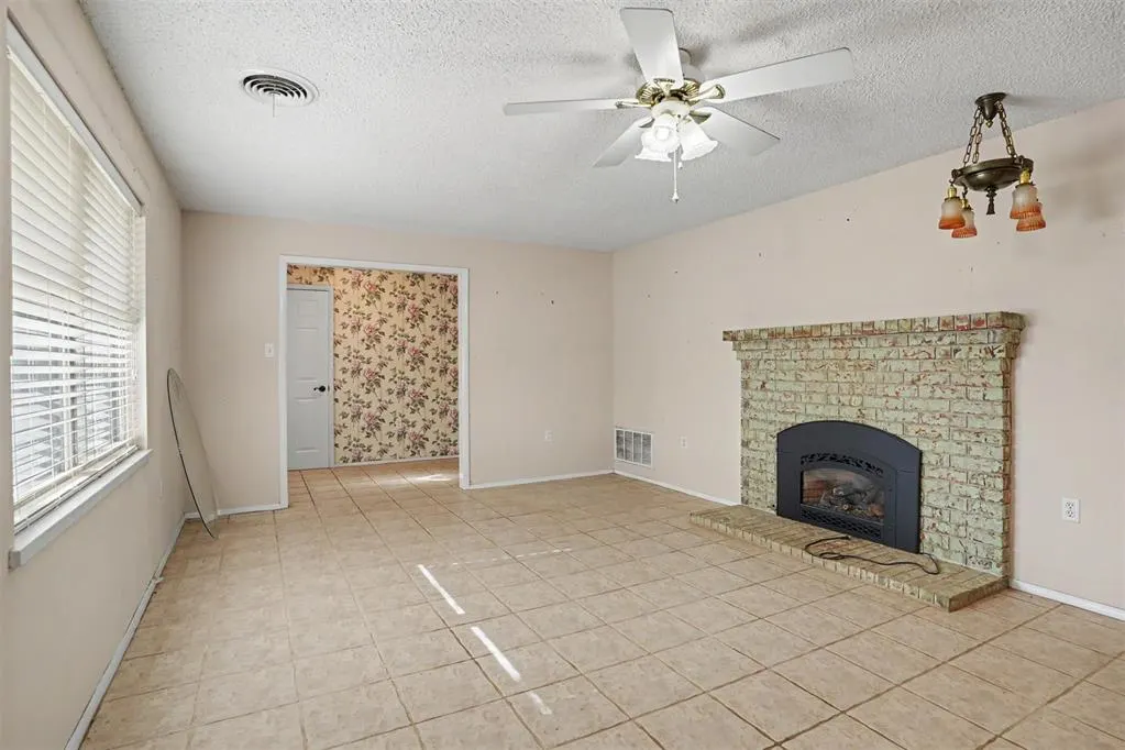 Photo 5 — 992 Hughes Drive, Blair, OK 73526