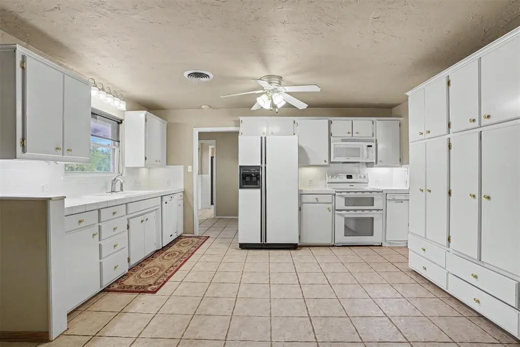 Photo 11 — 992 Hughes Drive, Blair, OK 73526