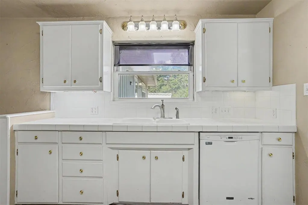 Photo 14 — 992 Hughes Drive, Blair, OK 73526