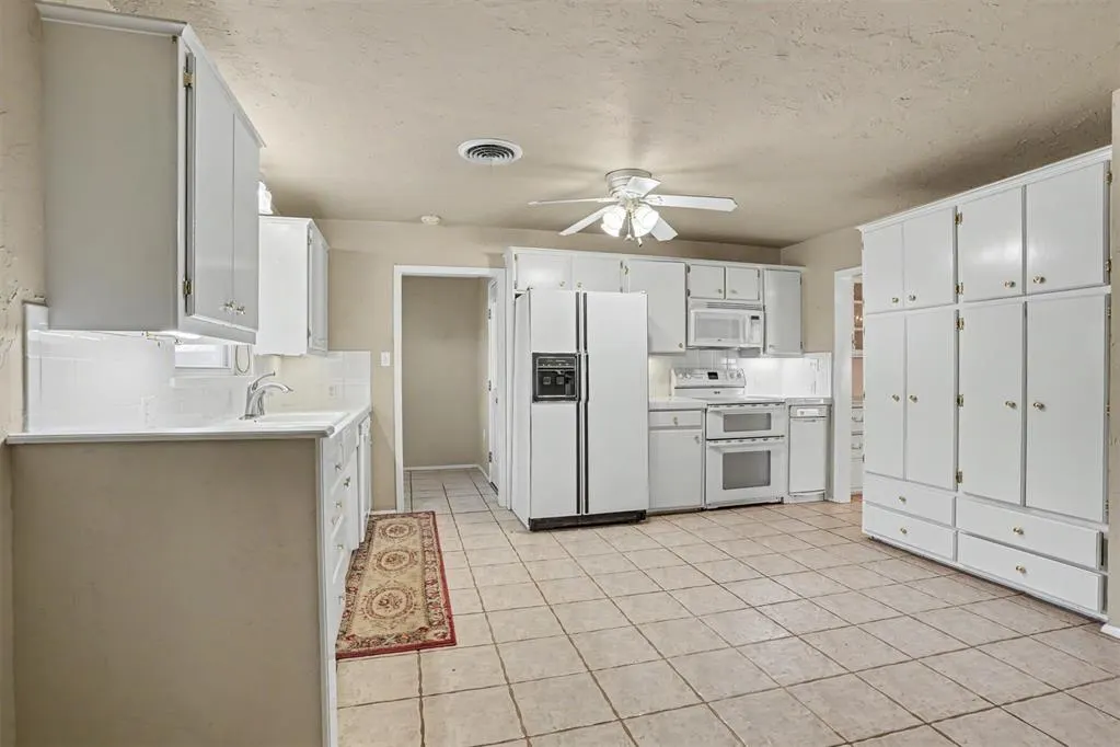 Photo 16 — 992 Hughes Drive, Blair, OK 73526