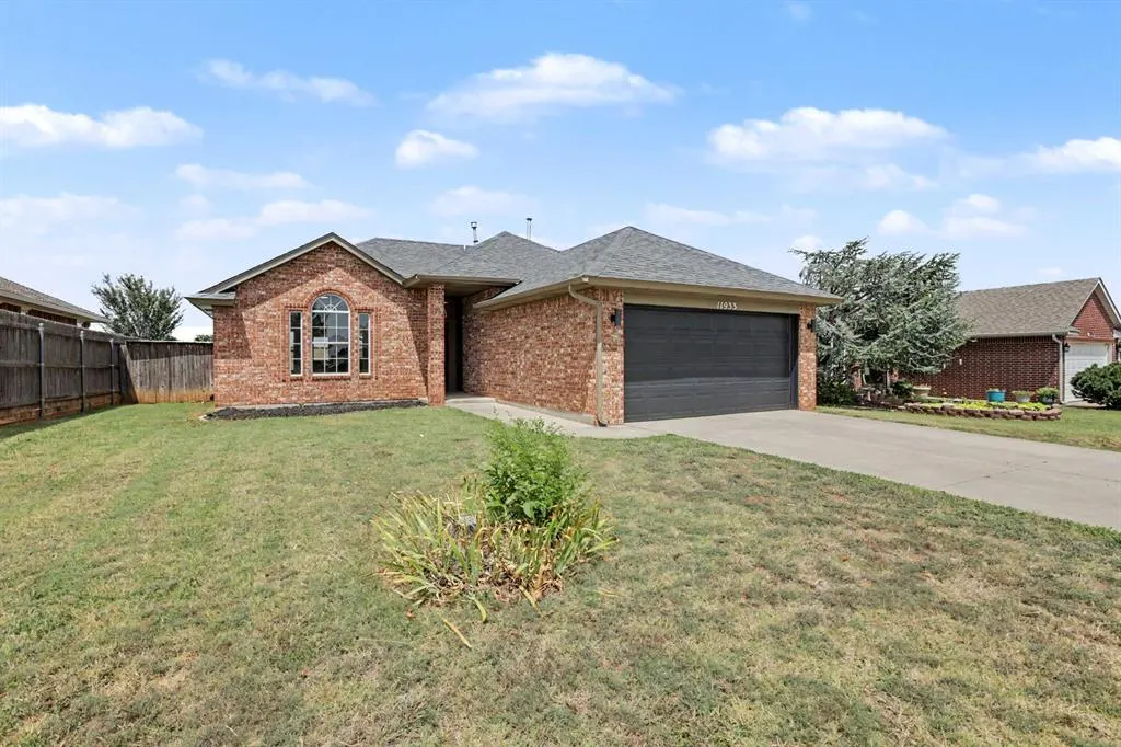 Photo 2 — 11933 NW 7th Street, Yukon, OK 73099