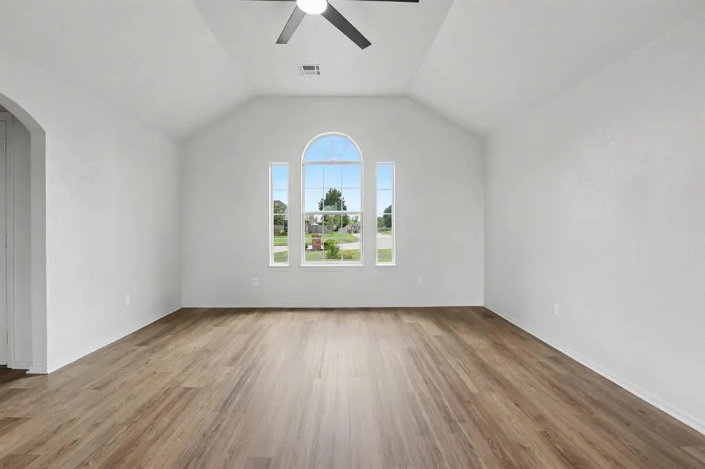 Photo 5 — 11933 NW 7th Street, Yukon, OK 73099