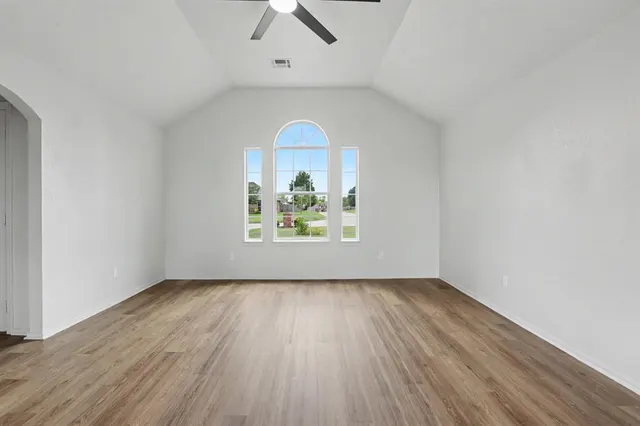 Photo 5 — 11933 NW 7th Street, Yukon, OK 73099