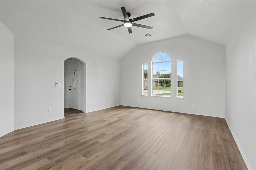 Photo 6 — 11933 NW 7th Street, Yukon, OK 73099