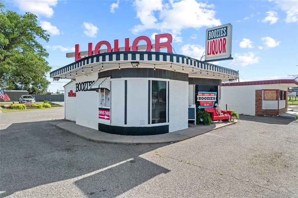 Photo 3 — 215 E Russworm Drive, Watonga, OK 73772