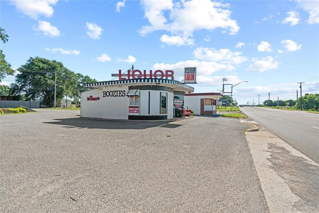 Photo 7 — 215 E Russworm Drive, Watonga, OK 73772