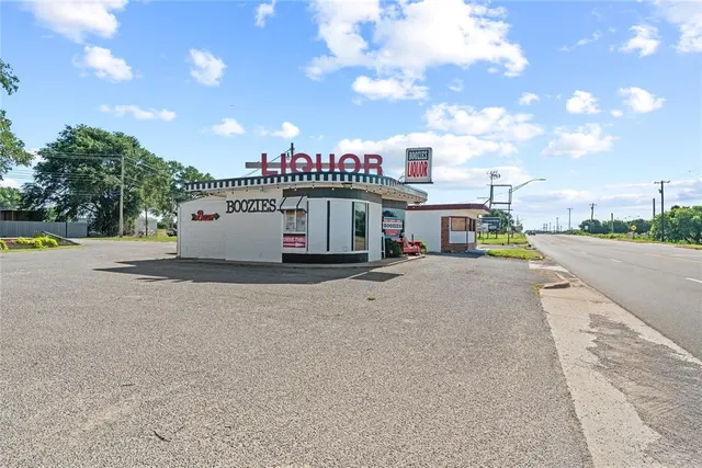 Photo 7 — 215 E Russworm Drive, Watonga, OK 73772