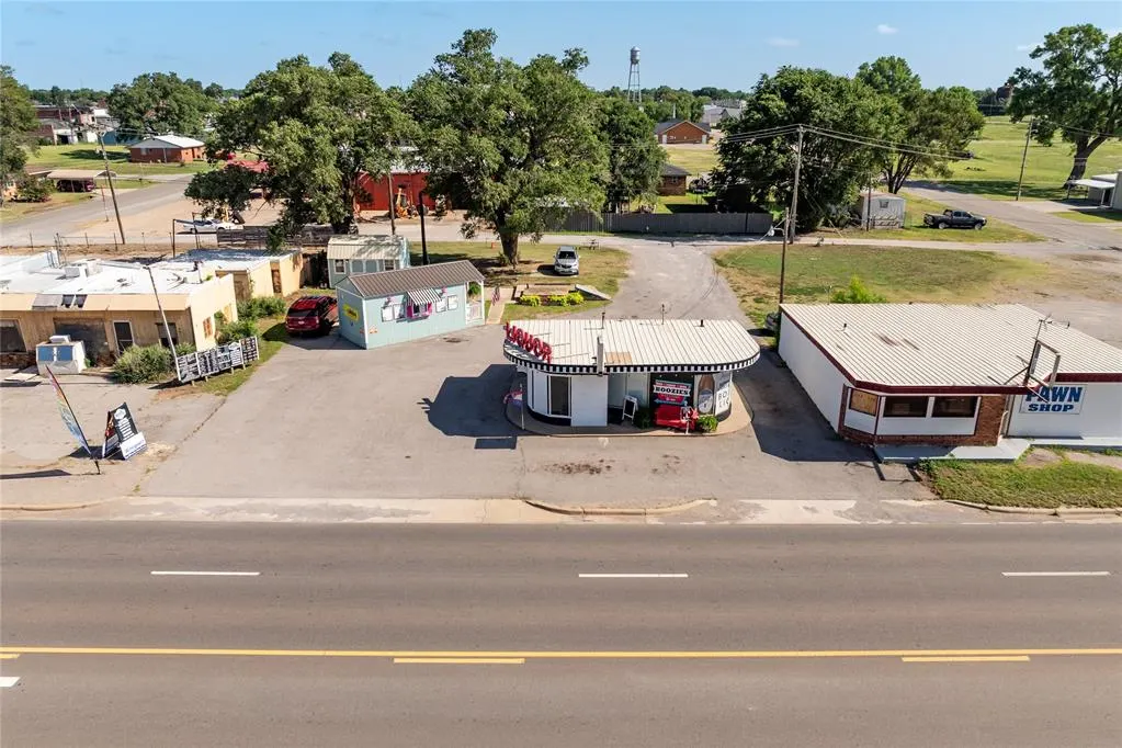 Photo 18 — 215 E Russworm Drive, Watonga, OK 73772