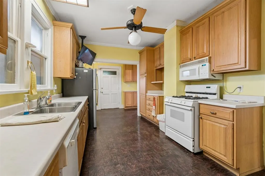 Photo 11 — 824 NW 21st Street, Oklahoma City, OK 73106
