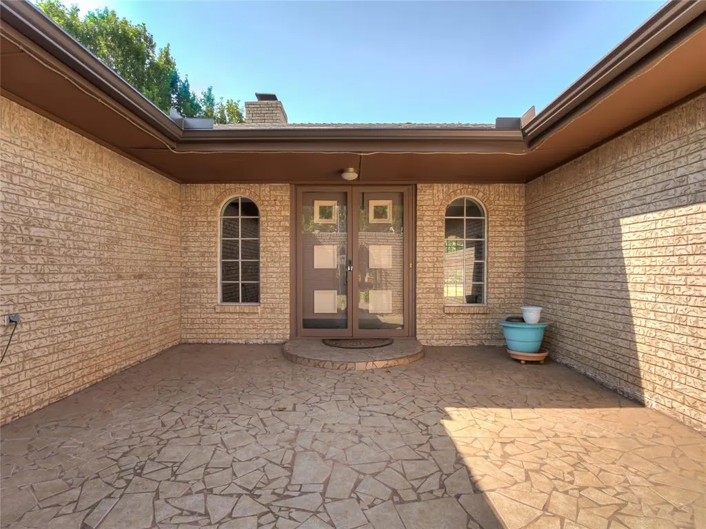 Photo 2 — 612 Saint James Place, Yukon, OK 73099