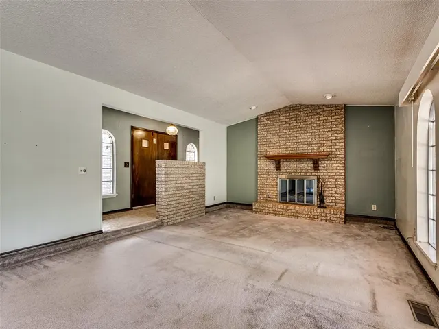 Photo 3 — 612 Saint James Place, Yukon, OK 73099