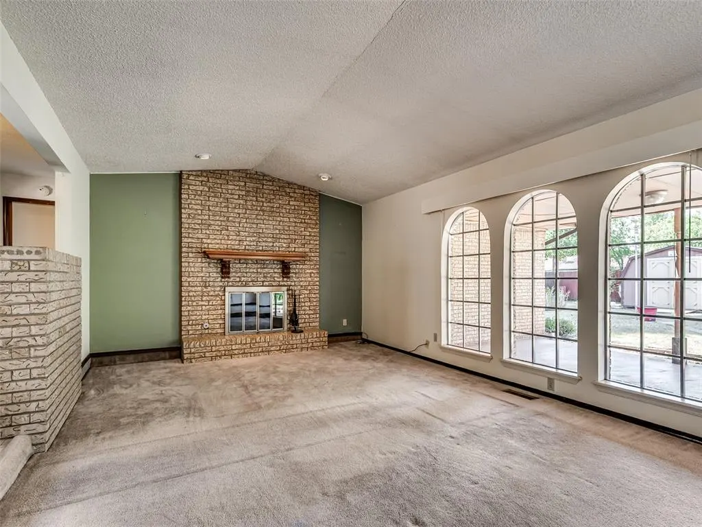 Photo 4 — 612 Saint James Place, Yukon, OK 73099