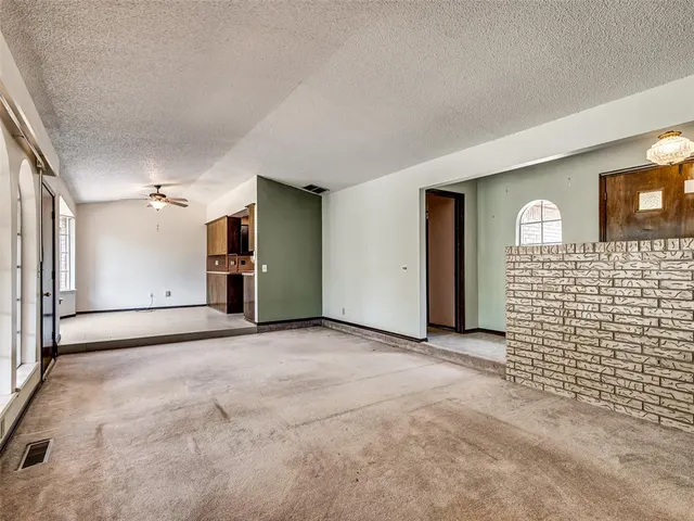Photo 5 — 612 Saint James Place, Yukon, OK 73099