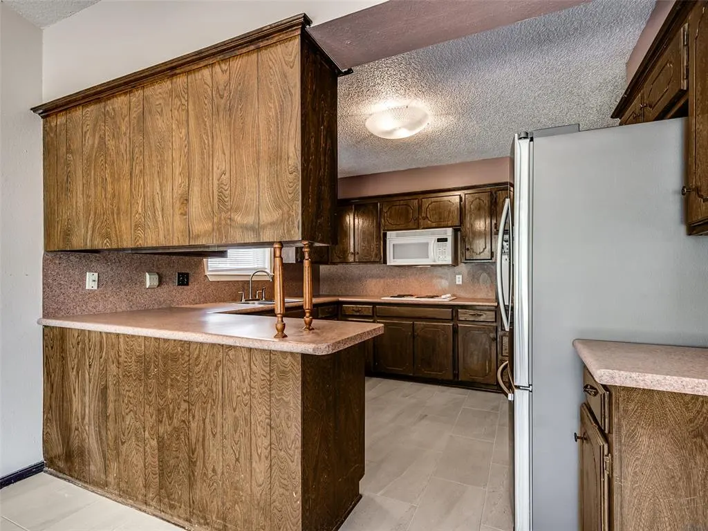 Photo 6 — 612 Saint James Place, Yukon, OK 73099