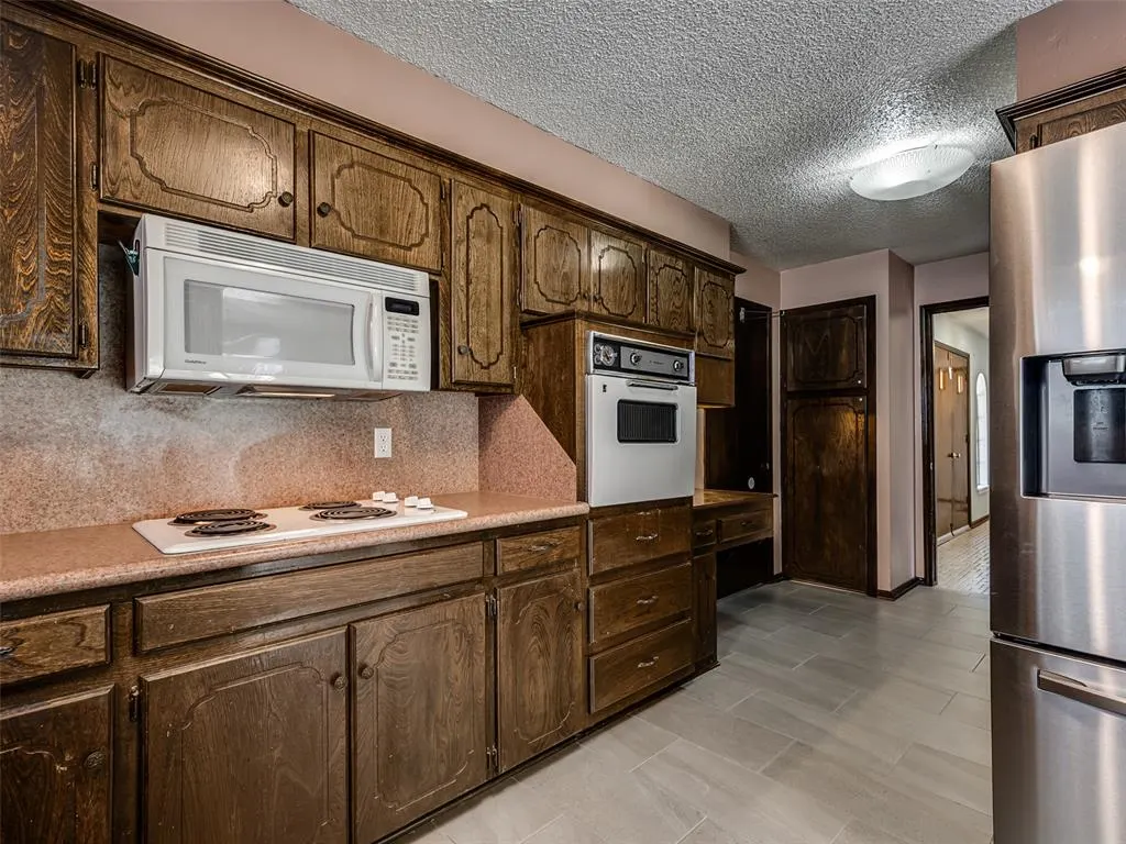 Photo 9 — 612 Saint James Place, Yukon, OK 73099
