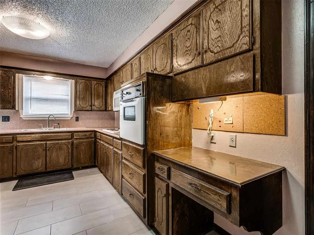Photo 10 — 612 Saint James Place, Yukon, OK 73099
