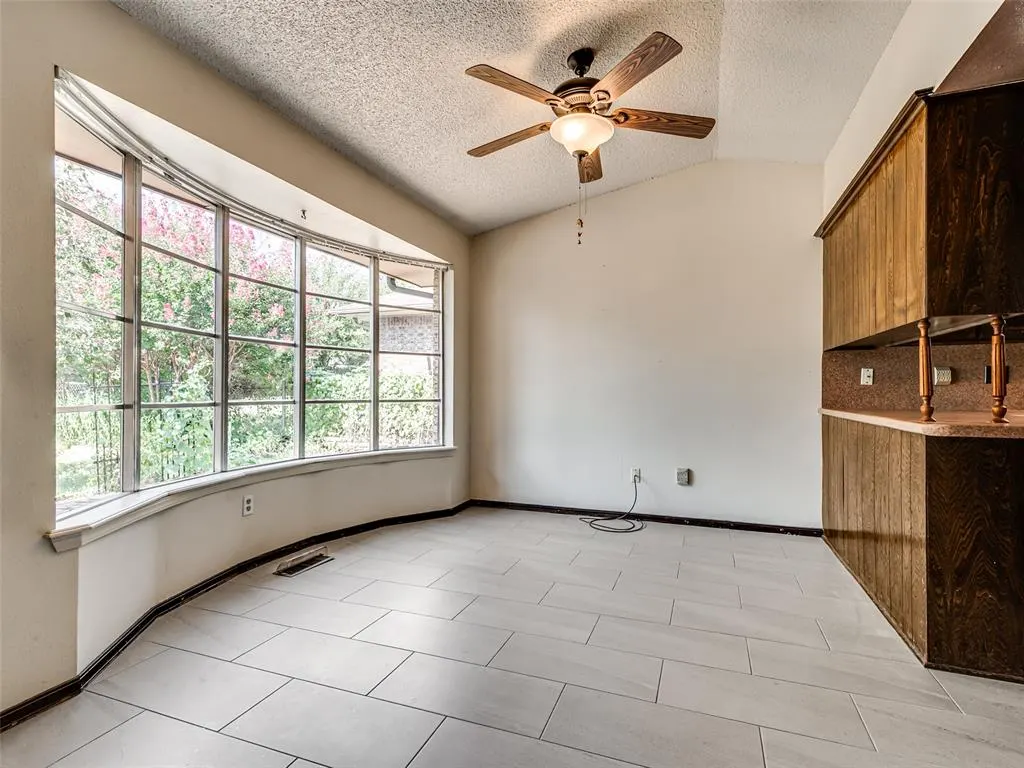 Photo 11 — 612 Saint James Place, Yukon, OK 73099