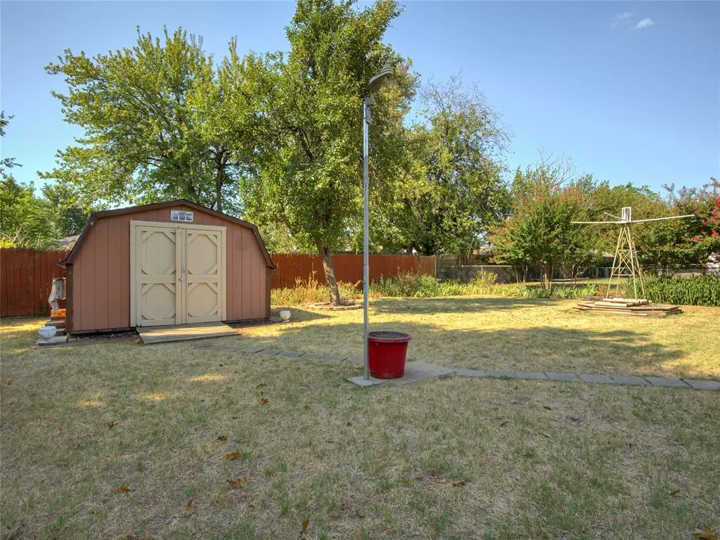 Photo 30 — 612 Saint James Place, Yukon, OK 73099