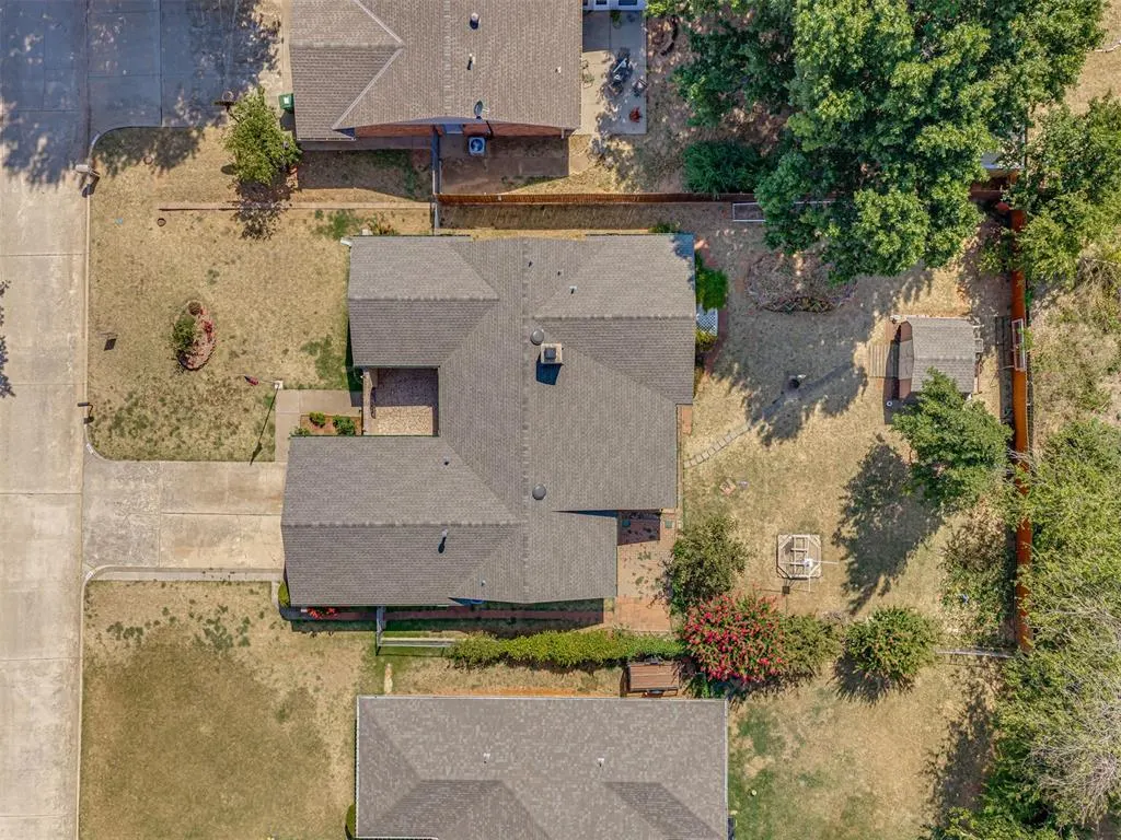 Photo 33 — 612 Saint James Place, Yukon, OK 73099
