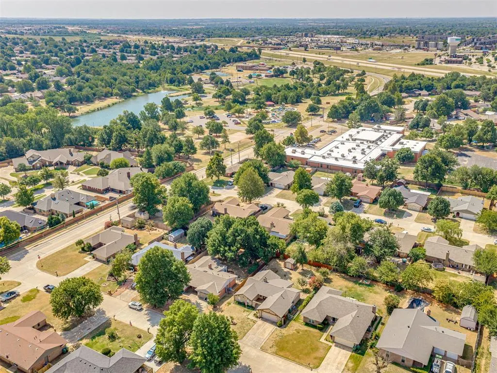 Photo 34 — 612 Saint James Place, Yukon, OK 73099