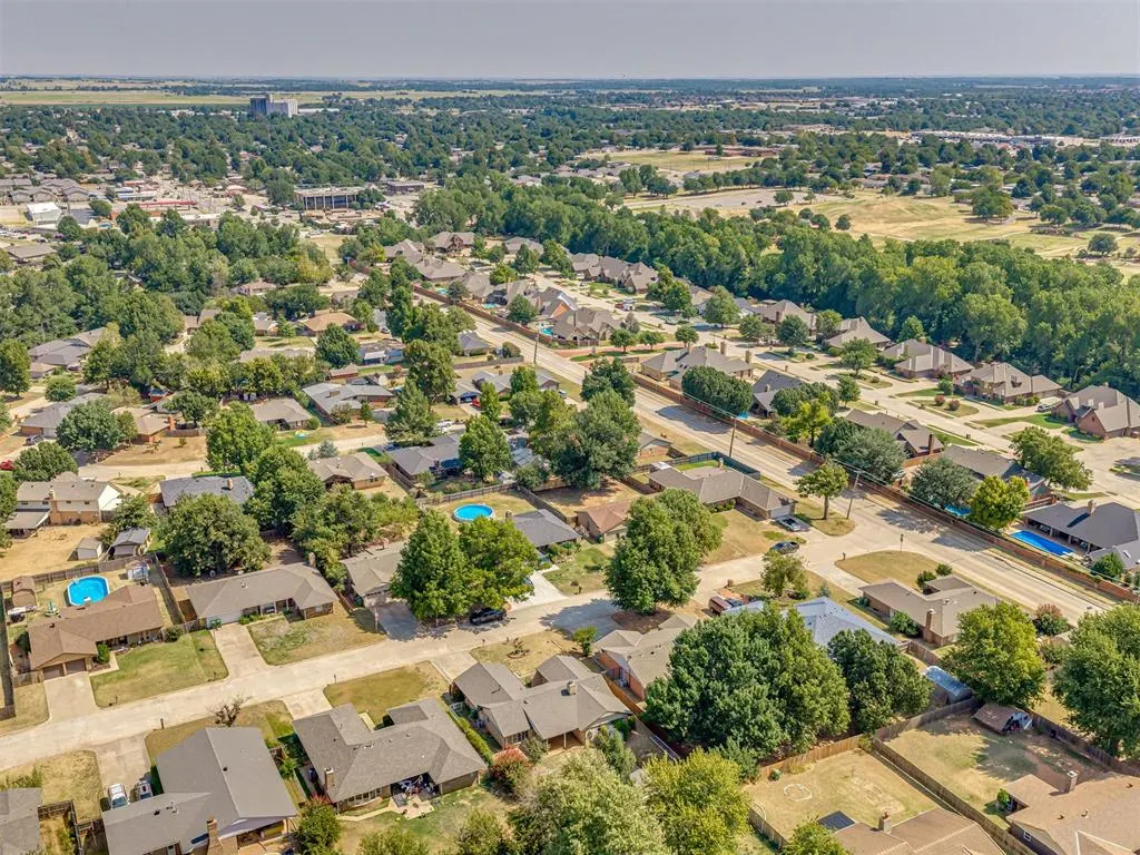 Photo 35 — 612 Saint James Place, Yukon, OK 73099