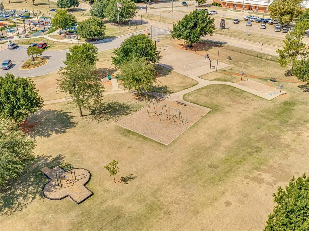 Photo 39 — 612 Saint James Place, Yukon, OK 73099
