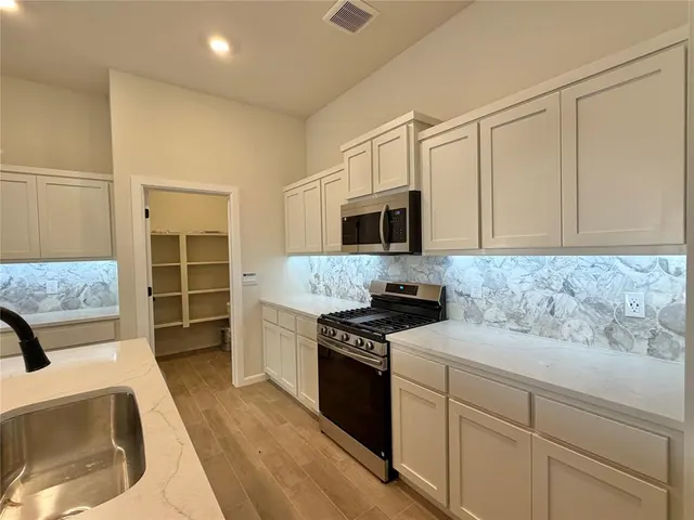 Photo 4 — 4019 Abingdon Drive, Norman, OK 73026