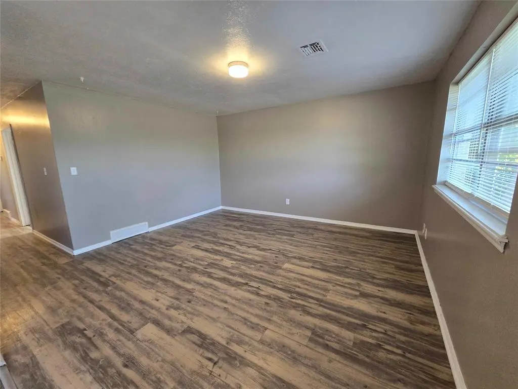 Photo 5 — 2500 SE 51st Street, Oklahoma City, OK 73129