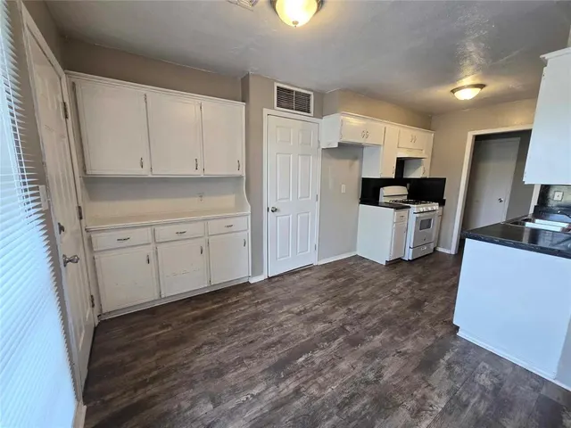 Photo 6 — 2500 SE 51st Street, Oklahoma City, OK 73129