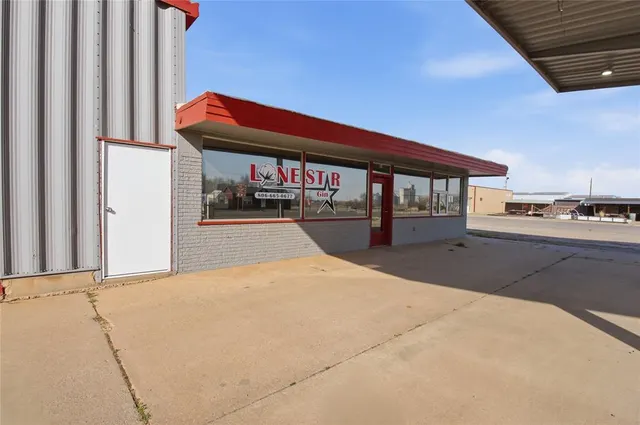 Photo 7 — 101 W 11th Street, Hobart, OK 73651