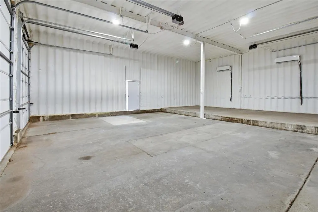 Photo 14 — 101 W 11th Street, Hobart, OK 73651